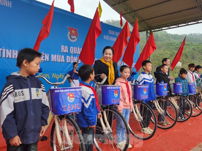 Chăm lo người dân, chiến sĩ nơi biên cương xứ Lạng ảnh 8