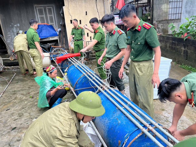 Thanh niên Lạng Sơn kịp thời giúp người dân vùng lũ ảnh 15