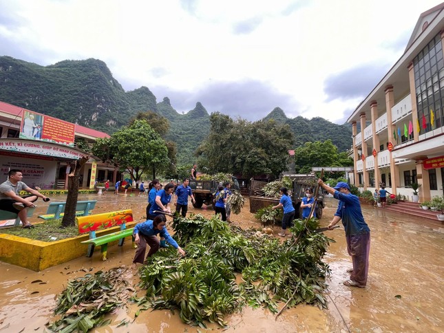 Thanh niên Lạng Sơn kịp thời giúp người dân vùng lũ ảnh 4