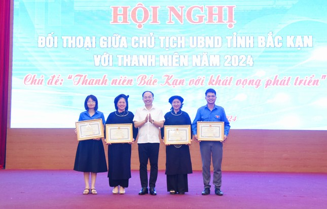 Chủ tịch tỉnh Bắc Kạn đối thoại với thanh niên ảnh 9