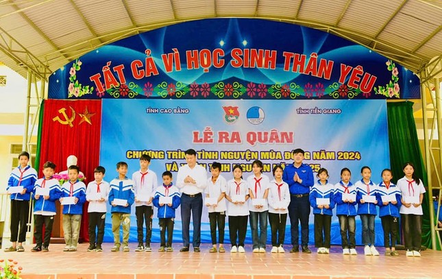 Chung tay giúp đỡ người dân và học sinh nghèo biên giới Cao Bằng ảnh 5