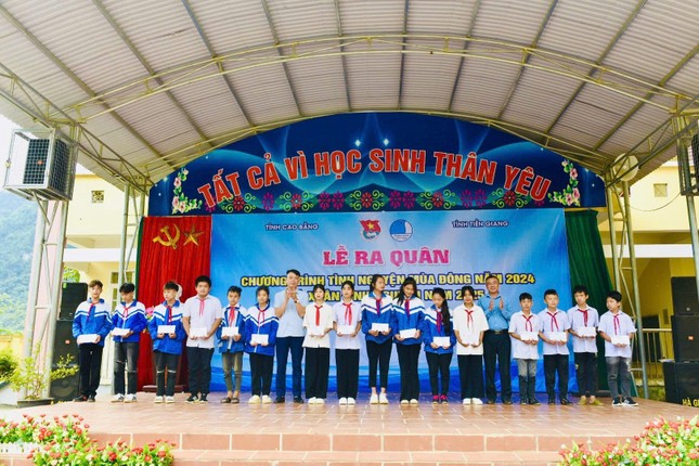 Chung tay giúp đỡ người dân và học sinh nghèo biên giới Cao Bằng ảnh 6