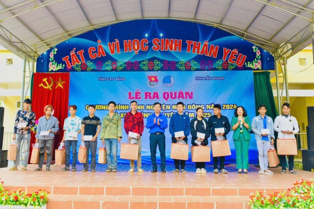 Chung tay giúp đỡ người dân và học sinh nghèo biên giới Cao Bằng ảnh 7