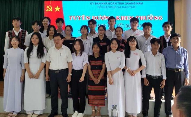 Nữ thủ khoa đầu vào vươn lên từ nghịch cảnh ảnh 2