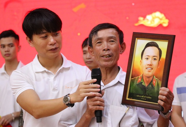 Nhóm bạn trẻ phục dựng hơn 100 bức ảnh liệt sĩ hai tỉnh Nghệ An, Hà Tĩnh ảnh 4