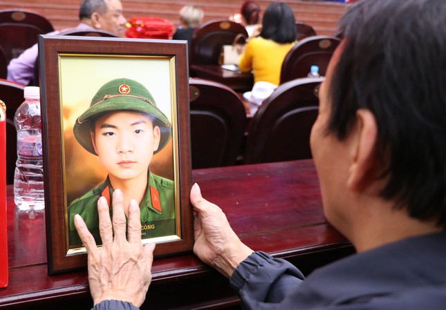Nhóm bạn trẻ phục dựng hơn 100 bức ảnh liệt sĩ hai tỉnh Nghệ An, Hà Tĩnh ảnh 6