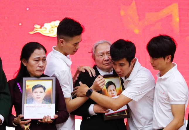 Nhóm bạn trẻ phục dựng hơn 100 bức ảnh liệt sĩ hai tỉnh Nghệ An, Hà Tĩnh ảnh 8