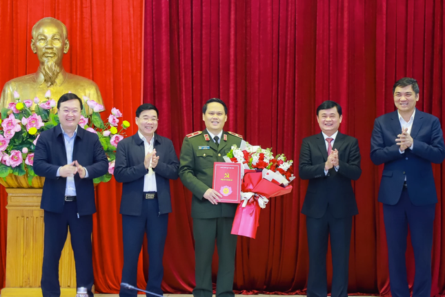Giám đốc Công an tỉnh Nghệ An được thăng cấp hàm Thiếu tướng, nhận trọng trách mới ảnh 1