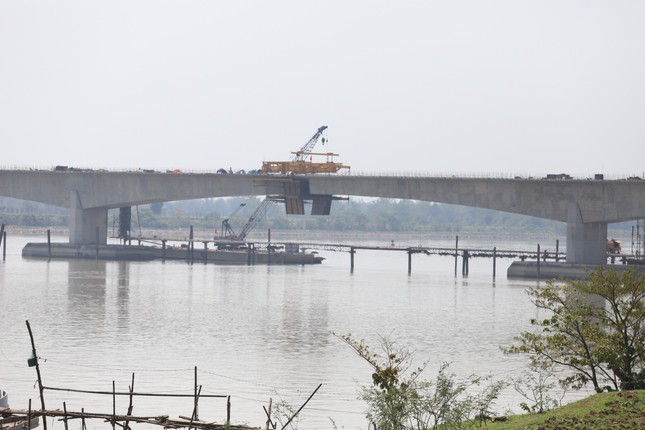 Hợp long cầu vượt sông hơn 1.300 tỷ đồng dài nhất cao tốc Bắc - Nam ảnh 6