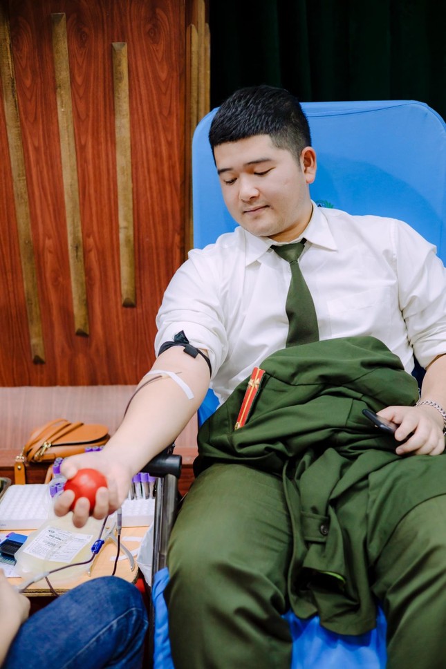 Thượng úy công an hơn 20 lần hiến máu cứu người, luôn hướng về cộng đồng ảnh 2