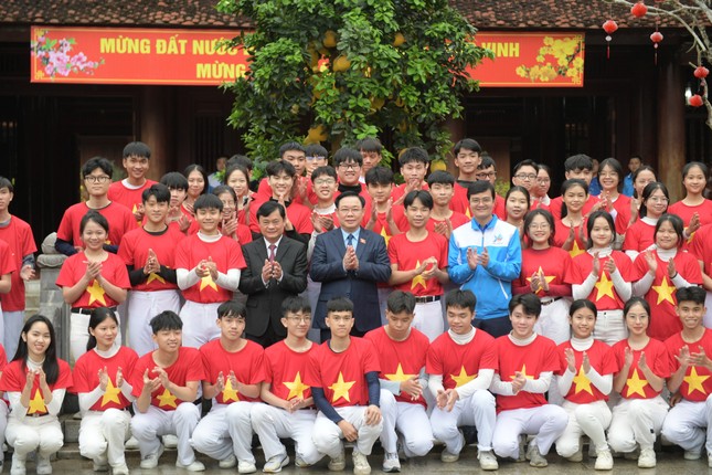 Chủ tịch Quốc hội Vương Đình Huệ dâng hương, dâng hoa tưởng niệm Chủ tịch Hồ Chí Minh ảnh 6