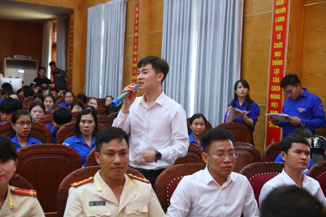Hà Tĩnh tuyên dương đảng viên trẻ, cán bộ công chức, viên chức trẻ giỏi ảnh 3