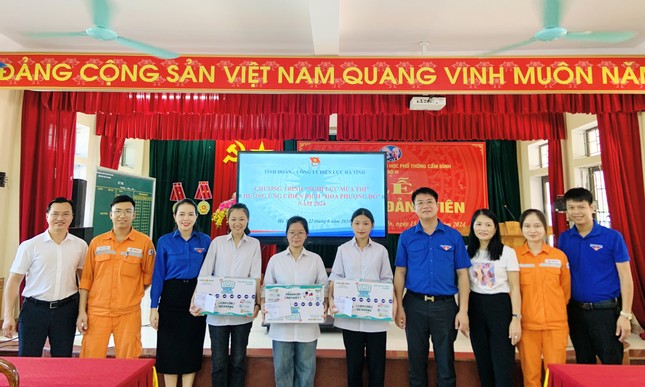 Tuổi trẻ Hà Tĩnh, Lạng Sơn hỗ trợ thí sinh có hoàn cảnh khó khăn trước kỳ thi tốt nghiệp THPT ảnh 3