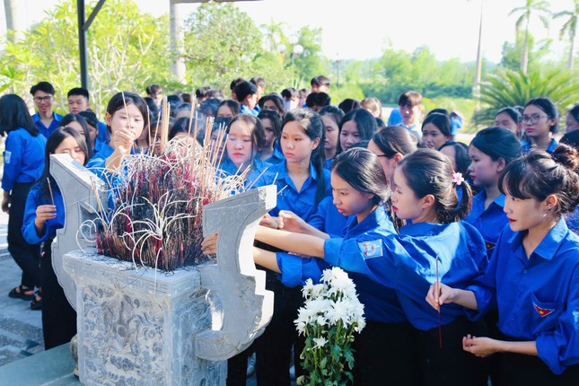 Trao thẻ đoàn viên cho 110 thanh niên ưu tú ảnh 3