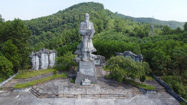 Mộ và khu lưu niệm Hải Thượng Lãn Ông được xếp hạng Di tích quốc gia đặc biệt ảnh 1
