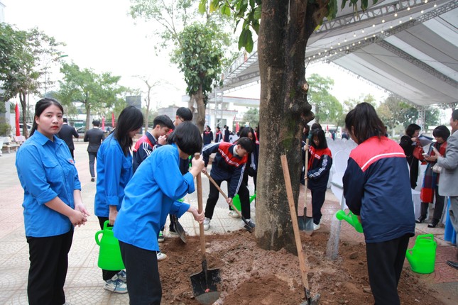Hà Nội: Phát động mỗi giáo viên, học sinh trồng 1 cây xanh ảnh 3