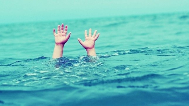 Trẻ đuối nước ở hồ bơi: Kỹ năng cần thiết cho trẻ bố mẹ nên biết