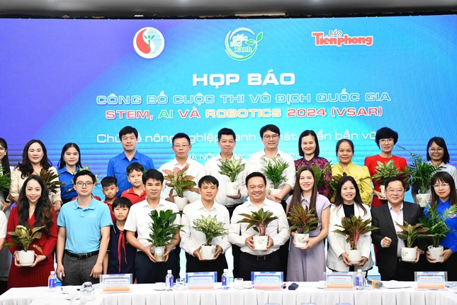 Họp báo Cuộc thi Vô địch Quốc gia STEM, AI và Robotics 2024 ảnh 8