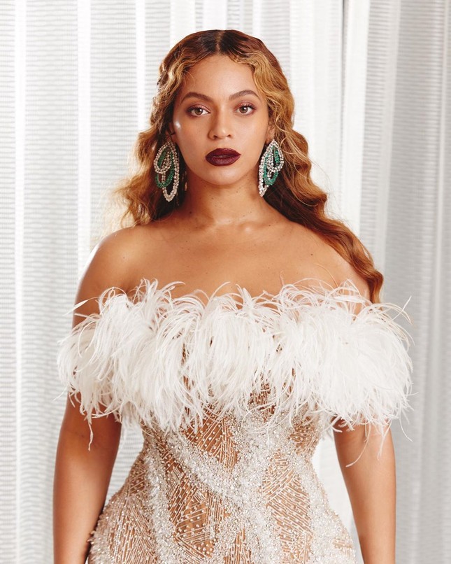 Beyonce diện váy bó xẻ cao tôn đường cong 'đồng hồ cát' bốc lửa ảnh 7