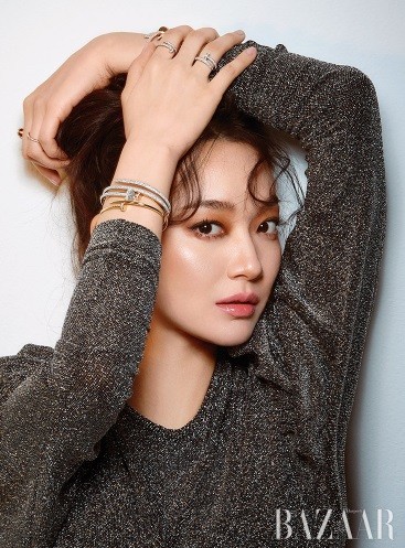 'Hồ ly 9 đuôi' Shin Min Ah đẹp xuất sắc đón Giáng sinh ảnh 8