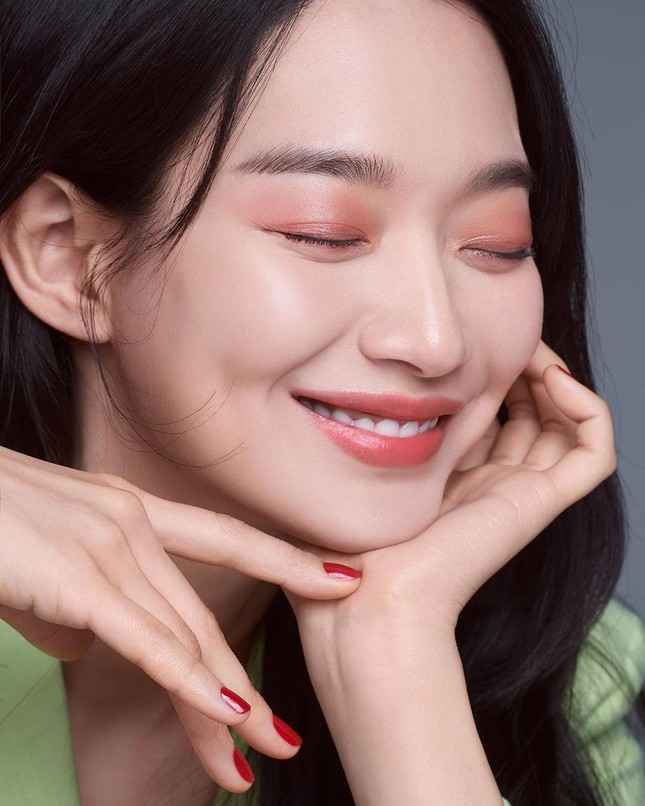 'Hồ ly 9 đuôi' Shin Min Ah đẹp xuất sắc đón Giáng sinh ảnh 25