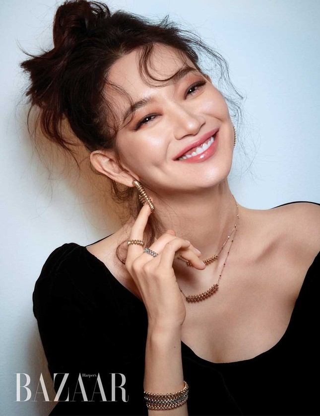 'Hồ ly 9 đuôi' Shin Min Ah đẹp xuất sắc đón Giáng sinh ảnh 12