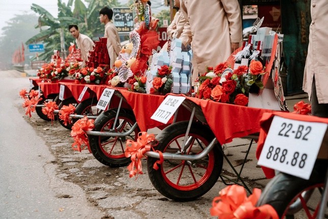 Chuyện tình siêu tốc của cặp đôi Tuyên Quang, chú rể mang xe rùa đi cưới vợ ảnh 2