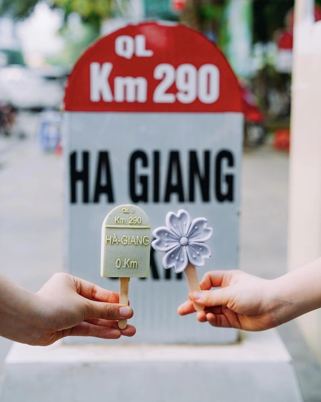 Giới trẻ đổ xô lên Hà Giang mua kem cột mốc Km0 gây 'sốt' ảnh 1