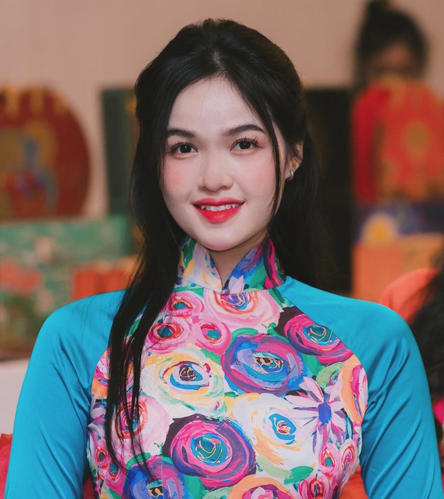 Cô gái xinh đẹp, quyến rũ đến