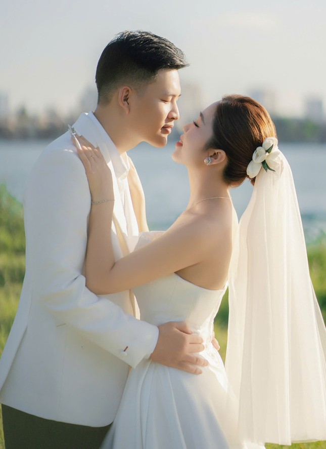 Cặp đôi cùng tên, cùng tuổi, cùng lớp... về cùng một nhà ảnh 4