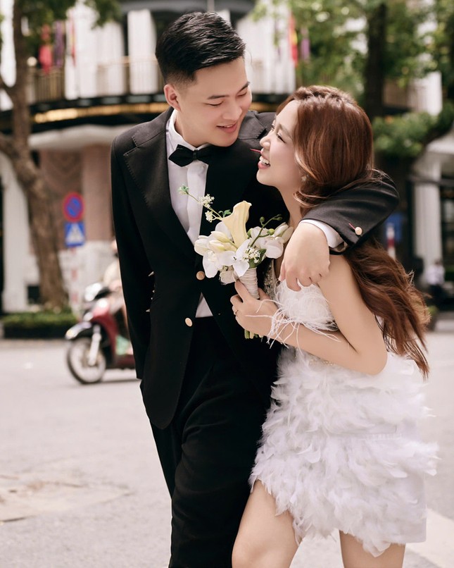 Cặp đôi cùng tên, cùng tuổi, cùng lớp... về cùng một nhà ảnh 5
