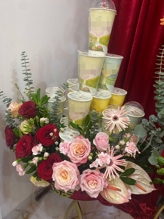 Chú rể Hà Nội đem tráp trà sữa sang nhà gái khiến cả họ bất ngờ ảnh 2