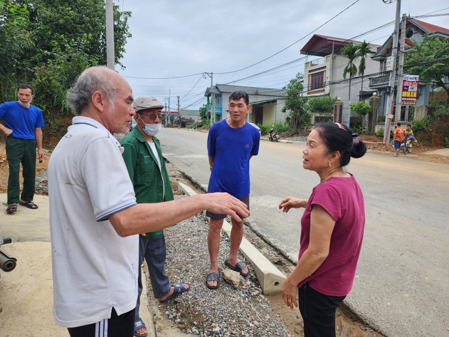 Lời kể nghẹn ngào của người đưa 3 cháu bé tử vong ra ngoài sau sạt lở đất ở Ba Vì ảnh 2