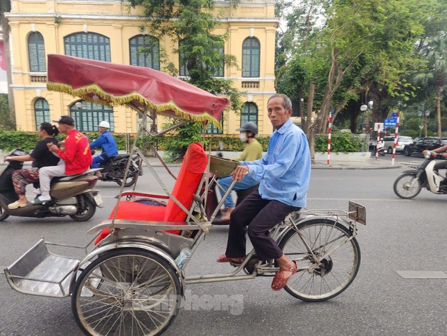 Cấp thẻ hành nghề với xe 'ôm', xích lô: Thêm gánh nặng cho cán bộ cơ sở ảnh 3