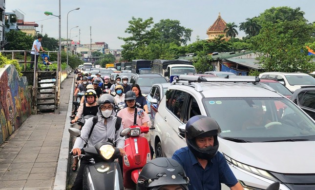 Siêu bão YAGI: Hà Nội cȃy ᵭổ ʟa ʟiệt, ᵭã có trường hợp tử ⱱoոɢ - Ảnh 1.