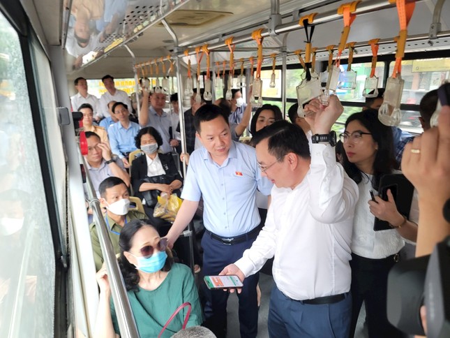 Hanoi considers replacing BRT buses with urban railways photo 2