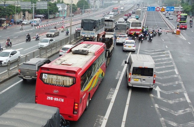 Vụ cầu vượt xây xong quây rào: Đề nghị bàn giao cả tháng nhưng Hà Nội chưa phản hồi ảnh 1