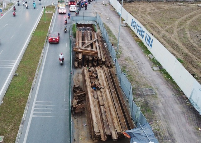 ‘Lô cốt' dự án nước thải Yên Xá thi công ì ạch gây ùn tắc giao thông ảnh 3