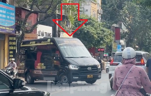 'Vấn nạn' xe khách trá hình Hà Nội: Phố dài 900 mét có 11 văn phòng nhà xe bị đề nghị rút giấy phép ảnh 1