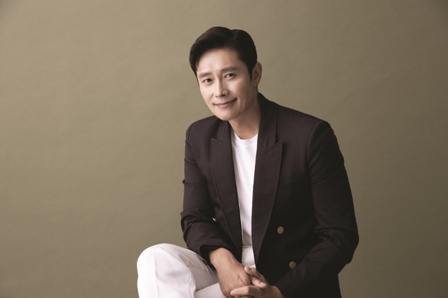 Lee Byung Hun trở lại 'cực đỉnh', khán giả 'choáng' trước pha diễn xuất ở tầm cao mới ảnh 11