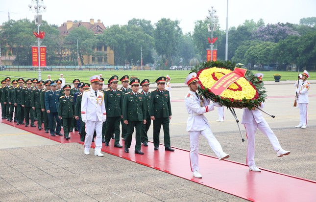 Lãnh đạo Đảng, Nhà nước vào Lăng viếng Chủ tịch Hồ Chí Minh ảnh 3