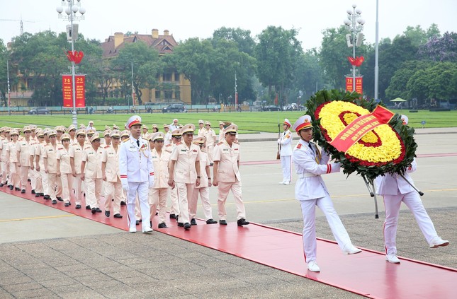 Lãnh đạo Đảng, Nhà nước vào Lăng viếng Chủ tịch Hồ Chí Minh ảnh 4