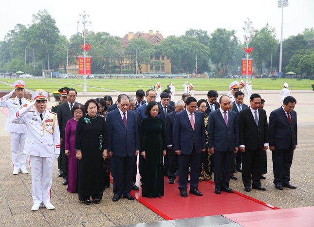 Lãnh đạo Đảng, Nhà nước vào Lăng viếng Chủ tịch Hồ Chí Minh ảnh 2