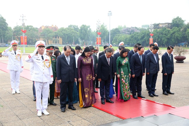 Lãnh đạo Đảng, Nhà nước vào Lăng viếng Chủ tịch Hồ Chí Minh ảnh 5