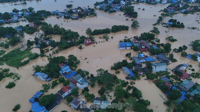 Thủ tướng nghẹn giọng, bật khóc khi nói về mất mát, thiệt hại của người dân, của đất nước ảnh 2