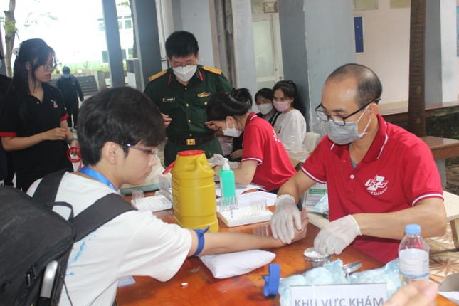 Sinh viên trường ĐH Công nghệ thông tin (ĐHQG TP. HCM) hào hứng ‘Hiến máu tình nguyện Chủ nhật Đỏ’ ảnh 2