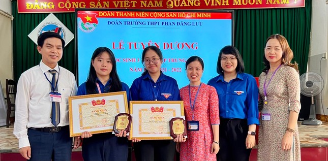 Nghị lực học tập vượt khó của nữ sinh xứ Huế ảnh 2