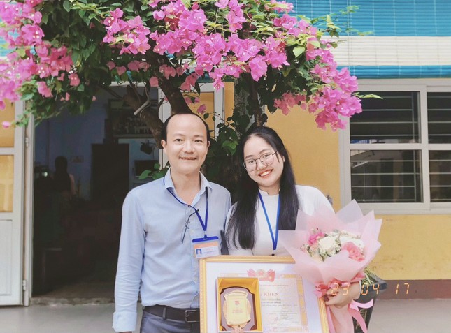 Nghị lực học tập vượt khó của nữ sinh xứ Huế ảnh 3