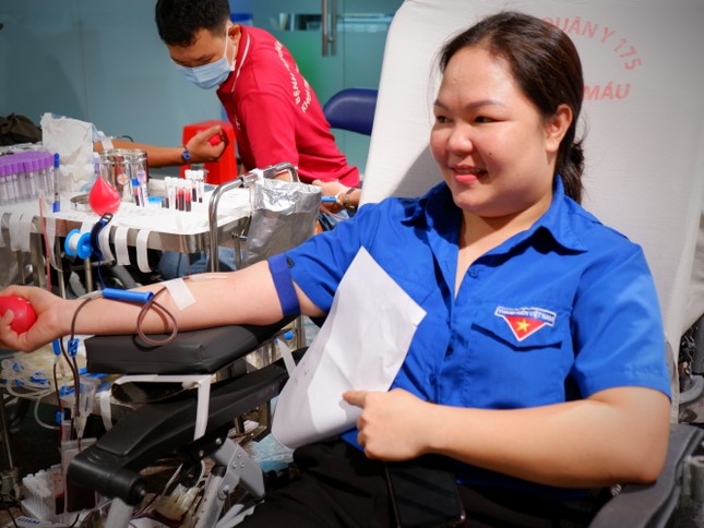 Tuổi trẻ TPHCM hăng hái hiến máu Chủ Nhật Đỏ tại Cảng hàng không Quốc tế Tân Sơn Nhất ảnh 4