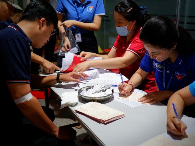 Tuổi trẻ TPHCM hăng hái hiến máu Chủ Nhật Đỏ tại Cảng hàng không Quốc tế Tân Sơn Nhất ảnh 1